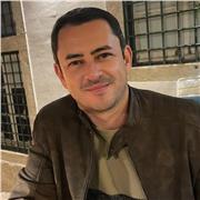 I am a dedicated professional with extensive experience in teaching English and Portuguese